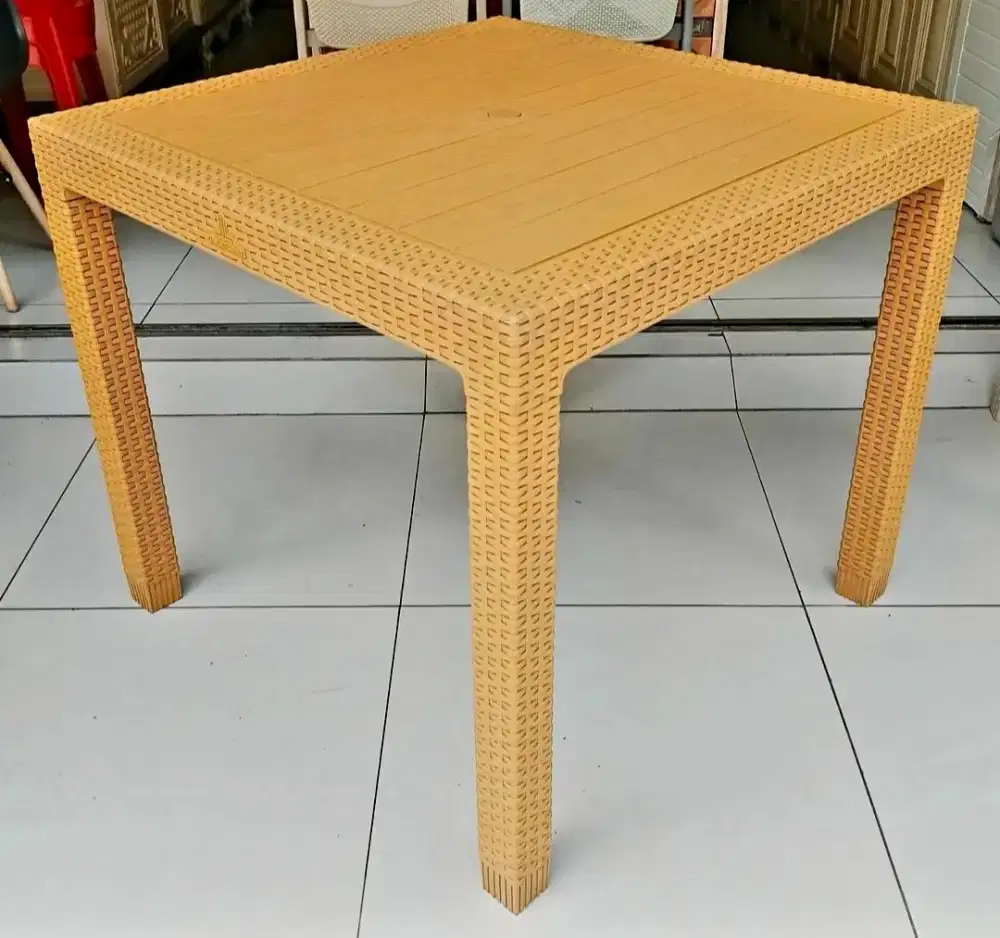 Meja Makan / Serbaguna Plastik Olymplast 80 x 80