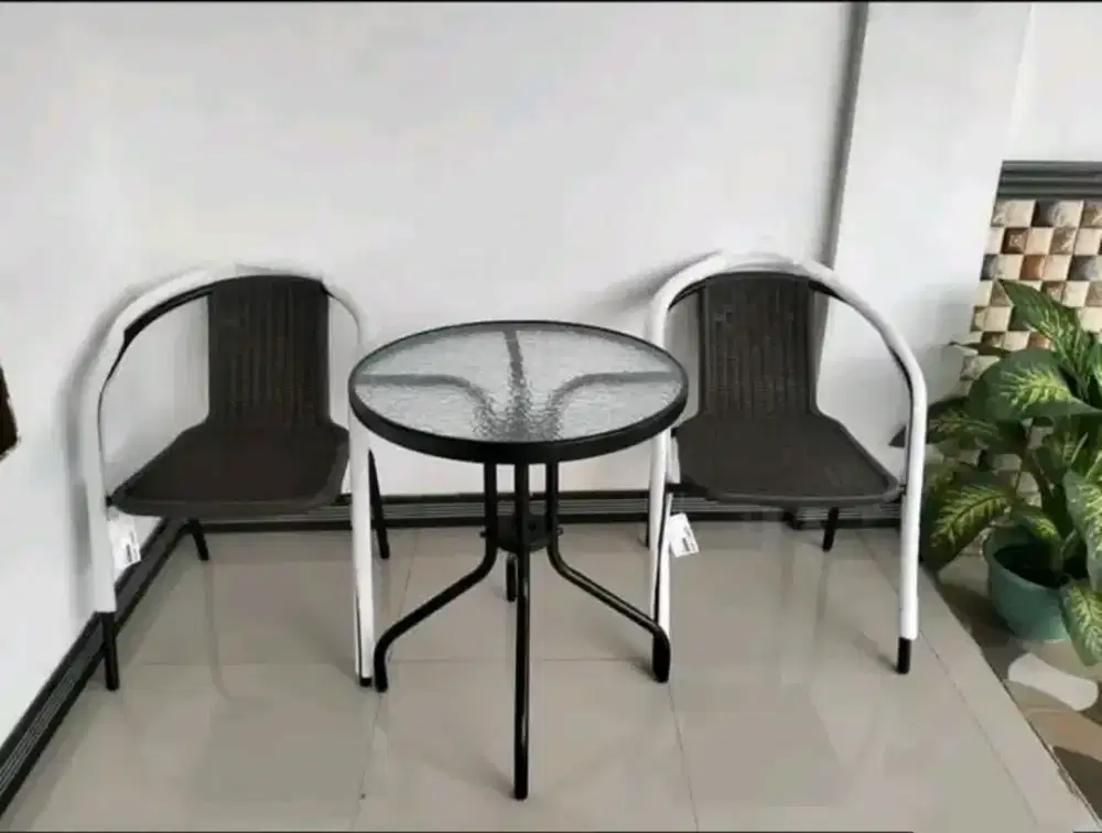 Kursi santai rangka besi