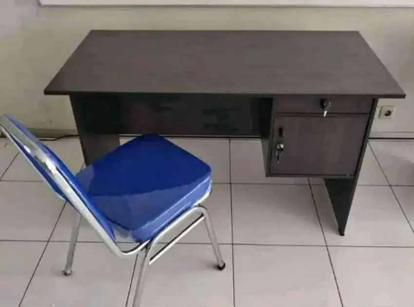 1Set meja kantor & kursi susun