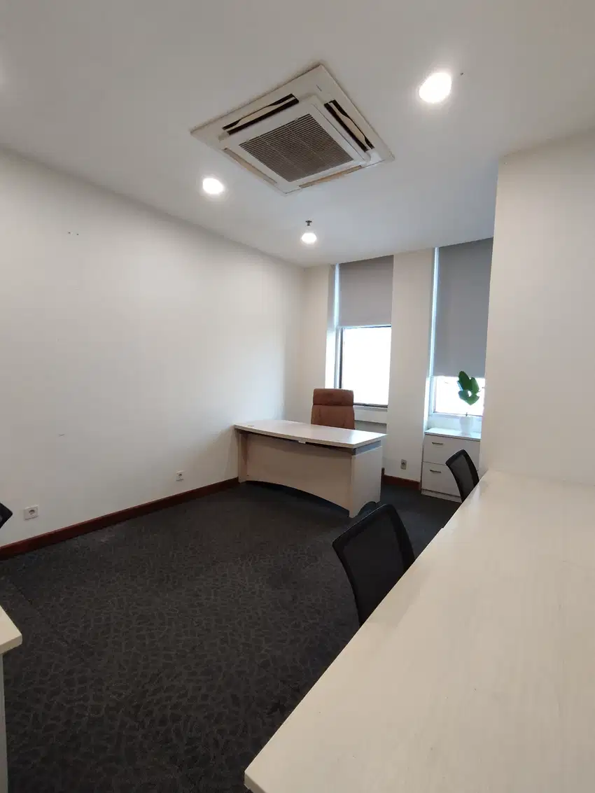 Sewa ruang kantor bulanan dengan View kapasitas 4 Pax