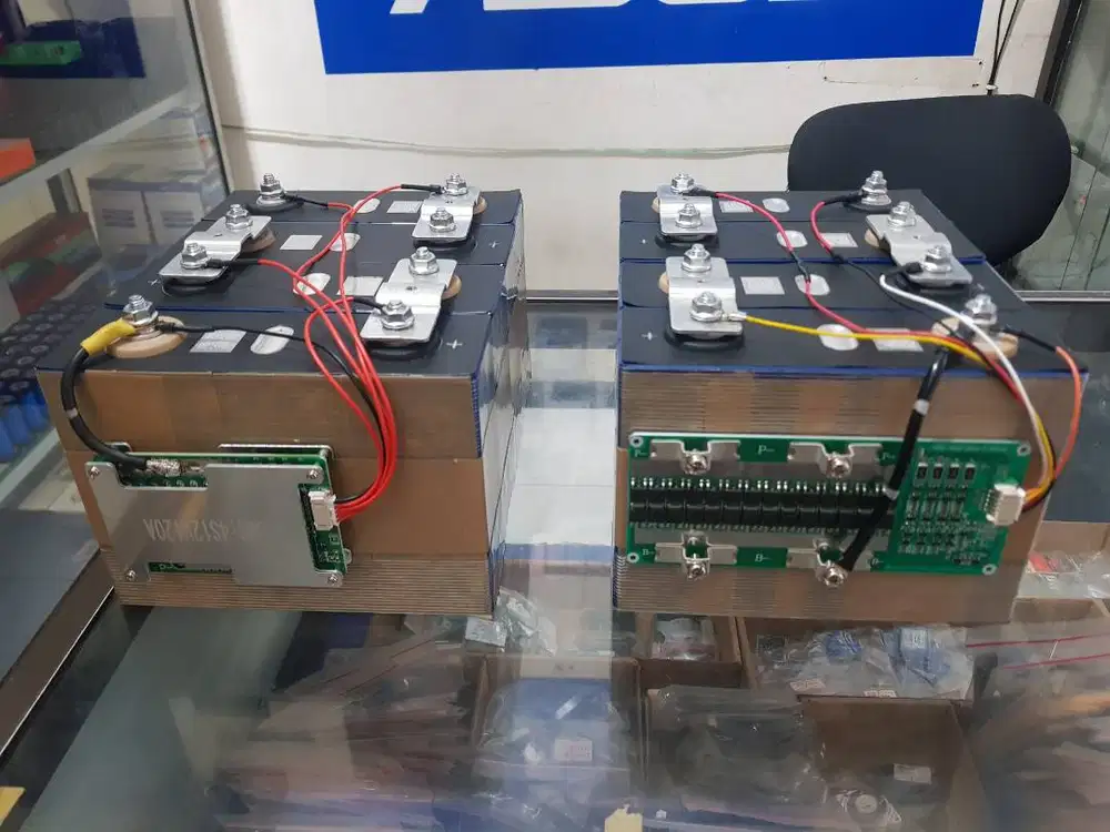 Custom Baterai Lifepo4 Parismatic 12V 100Ah Pengganti Aki Mobil