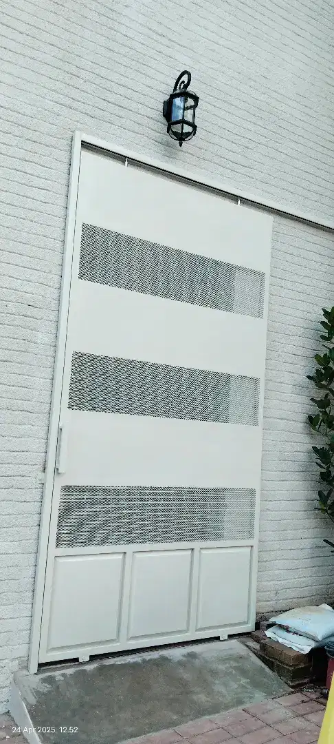 Pintu sliding pakai rel henderson