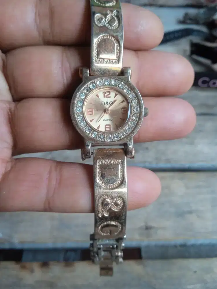 Jam tangan merek D&G