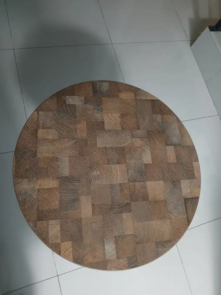 Meja Bundar Minimalis