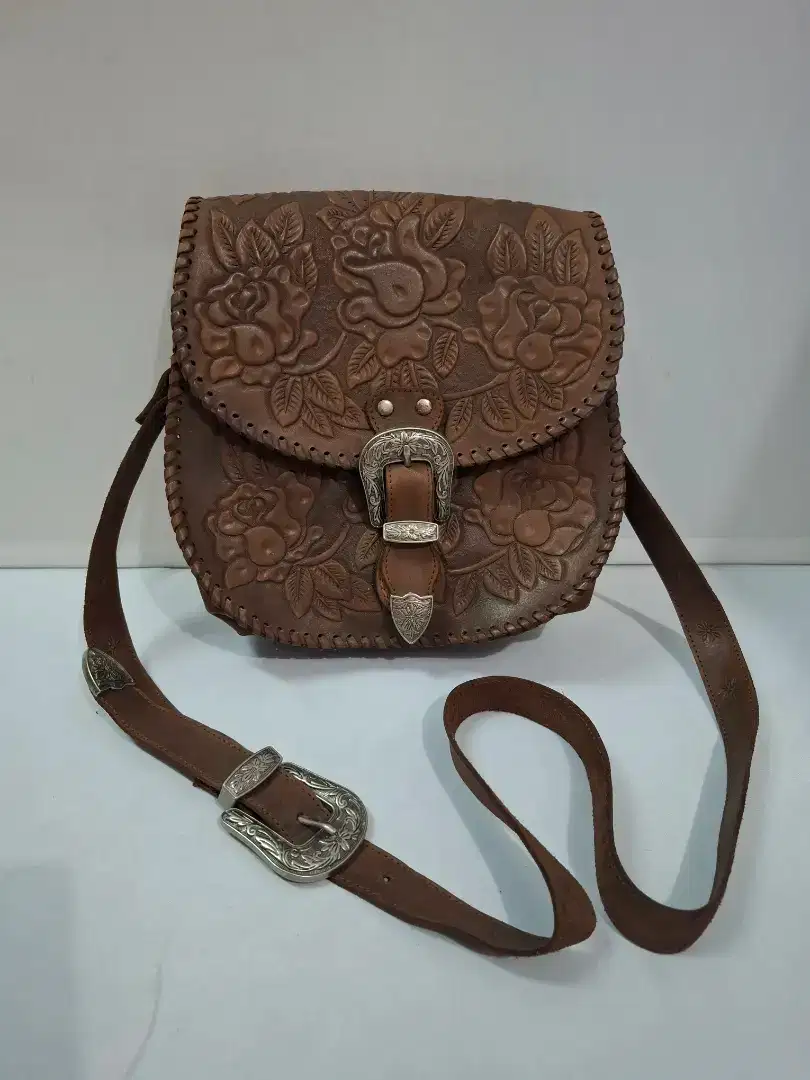 Tas selempang / sling bag genuine leather kunci magnet size 25