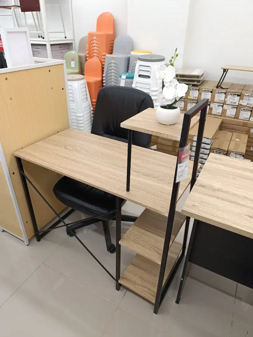 Meja kantor fais