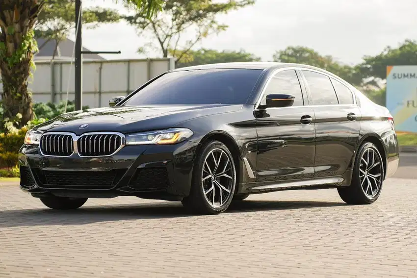 Rasa Baru! BMW 520i M Sport LCI Black 2021 530i 320i e350 c200 x3