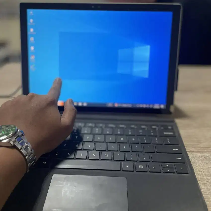 Microsoft Surface pro 4 Core i5 Gen 6 Ram 8GB SSD 256GB D-VN