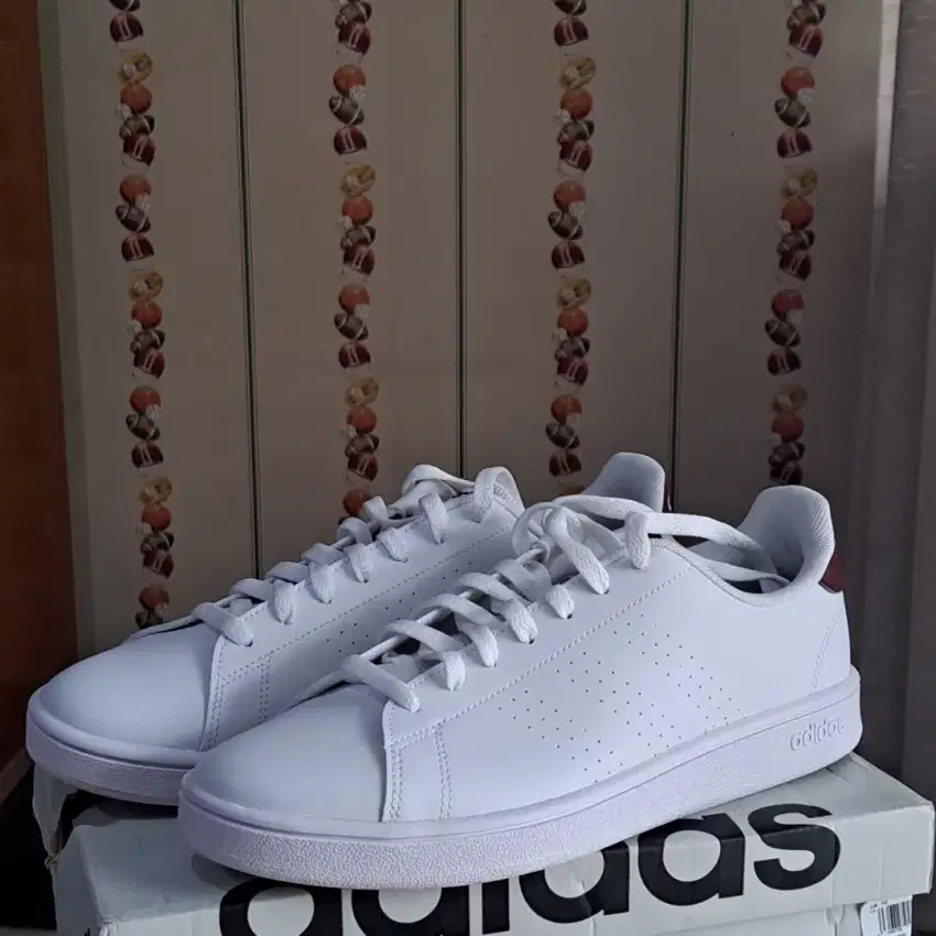 BNIB ADIDAS ADVANTAGE BASE SIZE 44