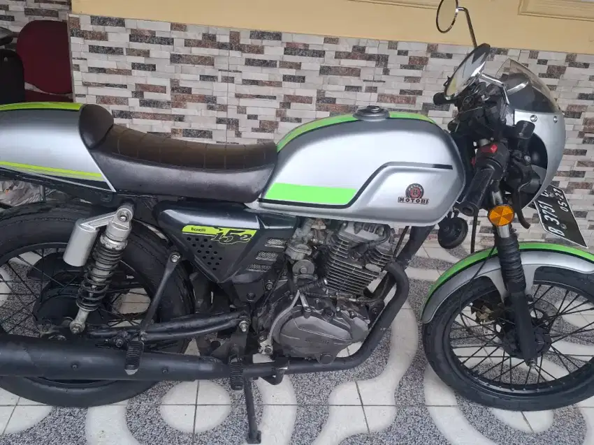 Benelli 152 plat B