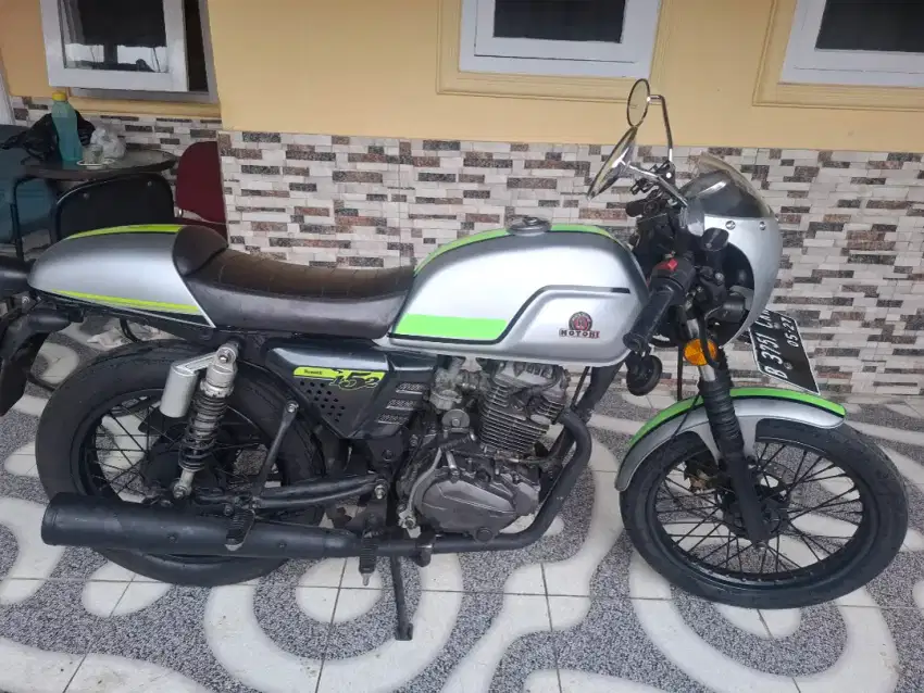 Benelli 152 Caferacer