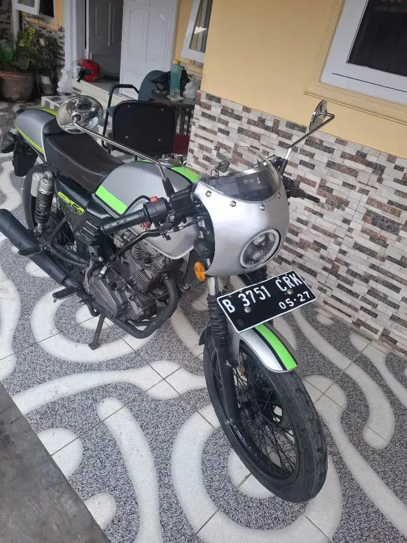 Benelli 152 Caferacer