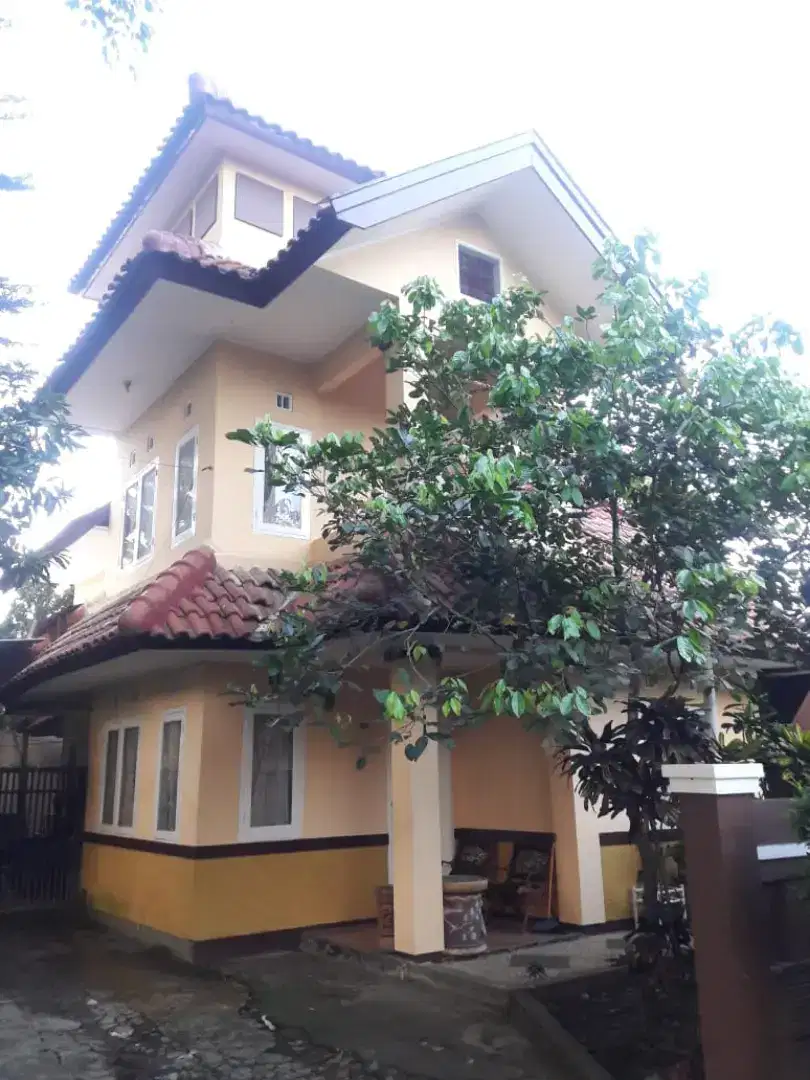 Rumah Siap Huni Carport 4 Mobil di Antapani Kota Bandung
