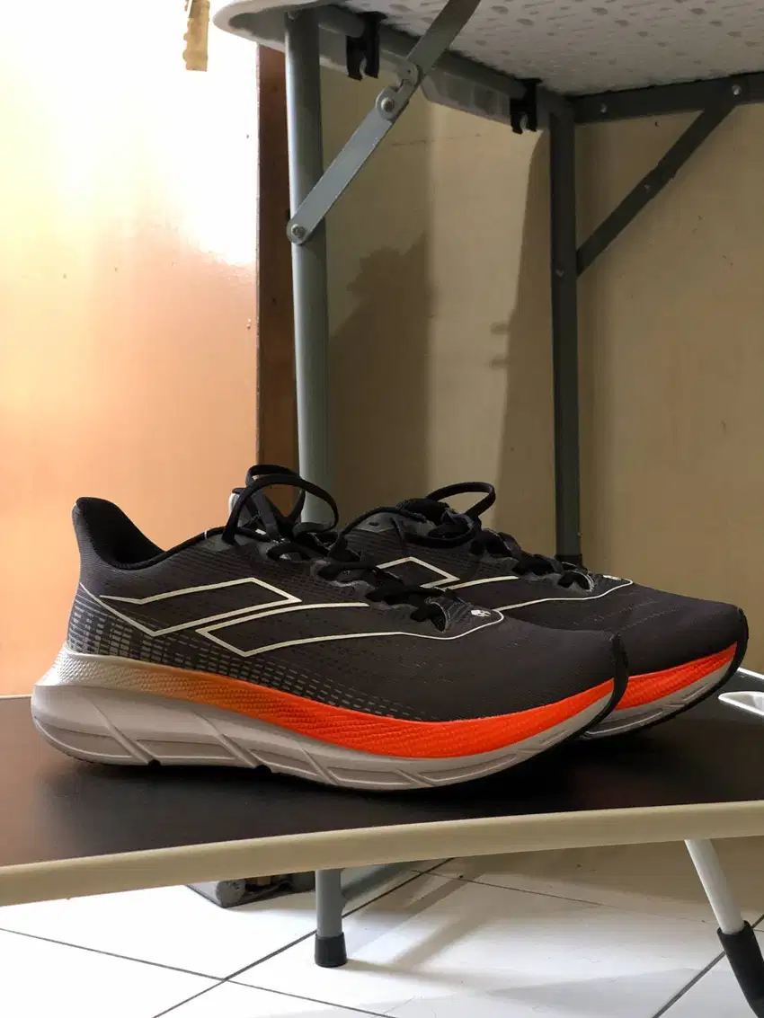 Sepatu Running Mills Enermax Stream