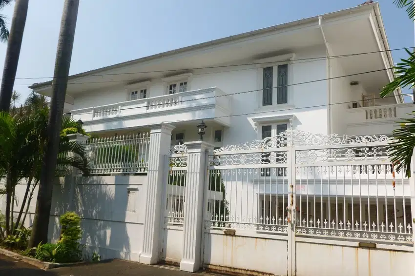 Rumah 2lt Ada Pool di Permata Hijau, Hanya 12 Menit ke Tol Kuningan