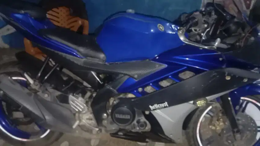 Yamaha    R15 v2