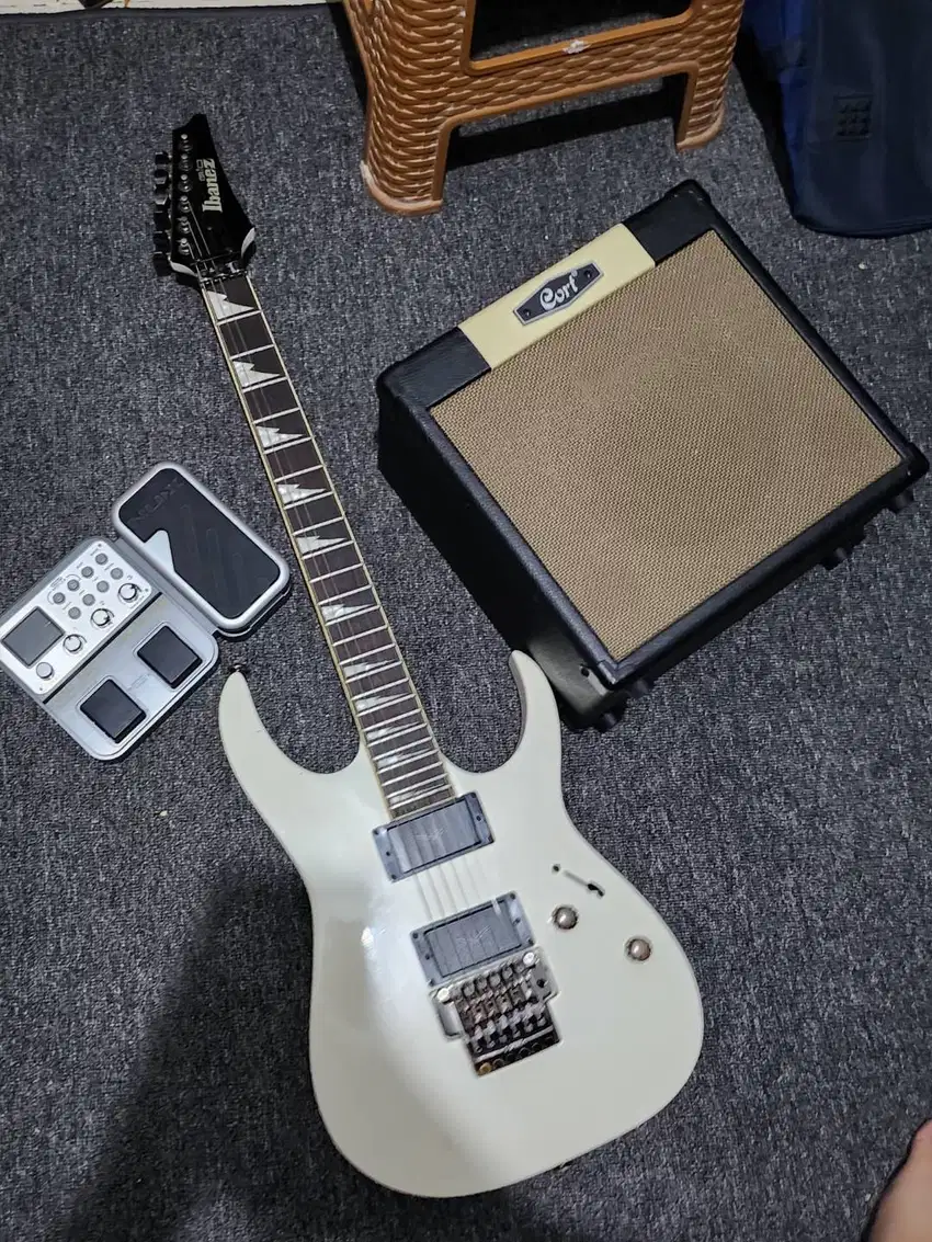 Dijual 1 set gitar listrik Ibanez, Efek, dan Amply