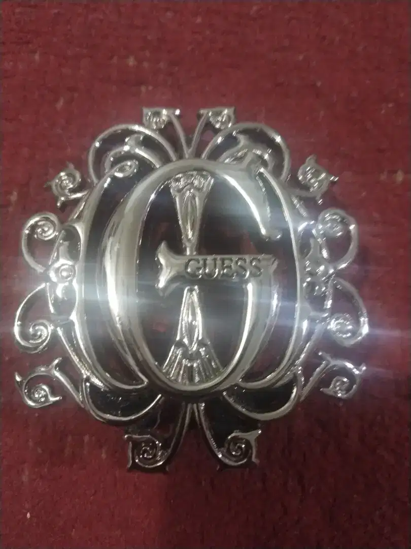 Logo Guess USA metal pin