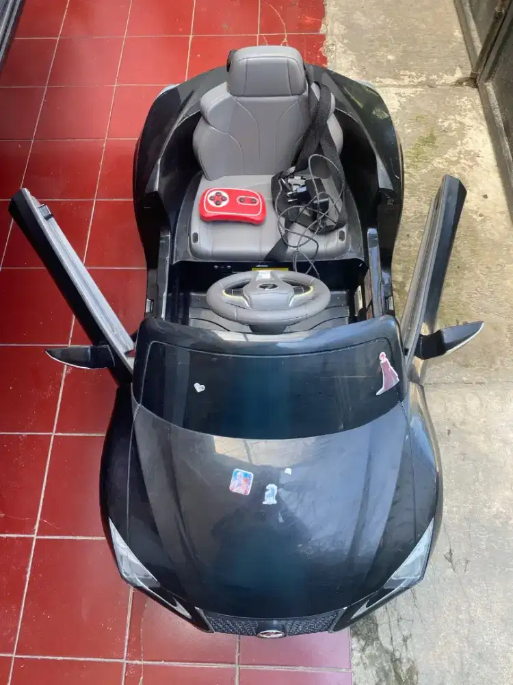 Mainan mobil aki anak Lexus