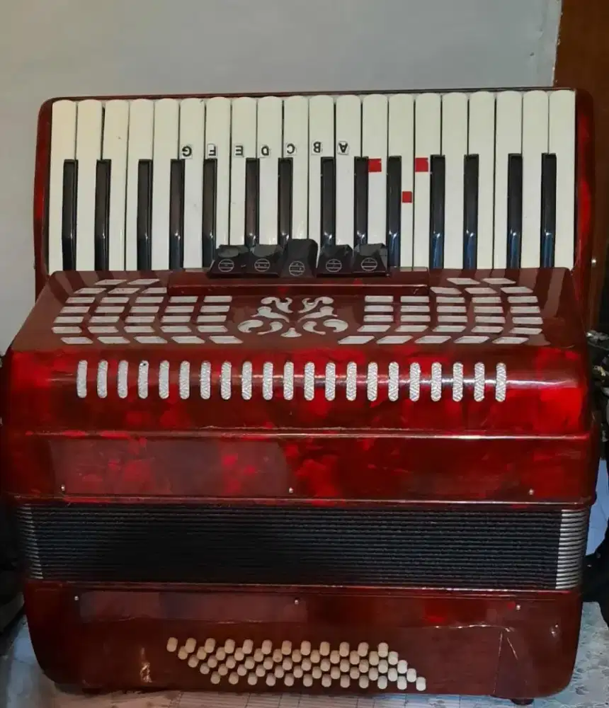 ACCORDION WARNA MERAH