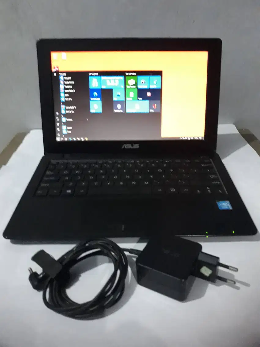 Laptop Asus X200M Second Normal