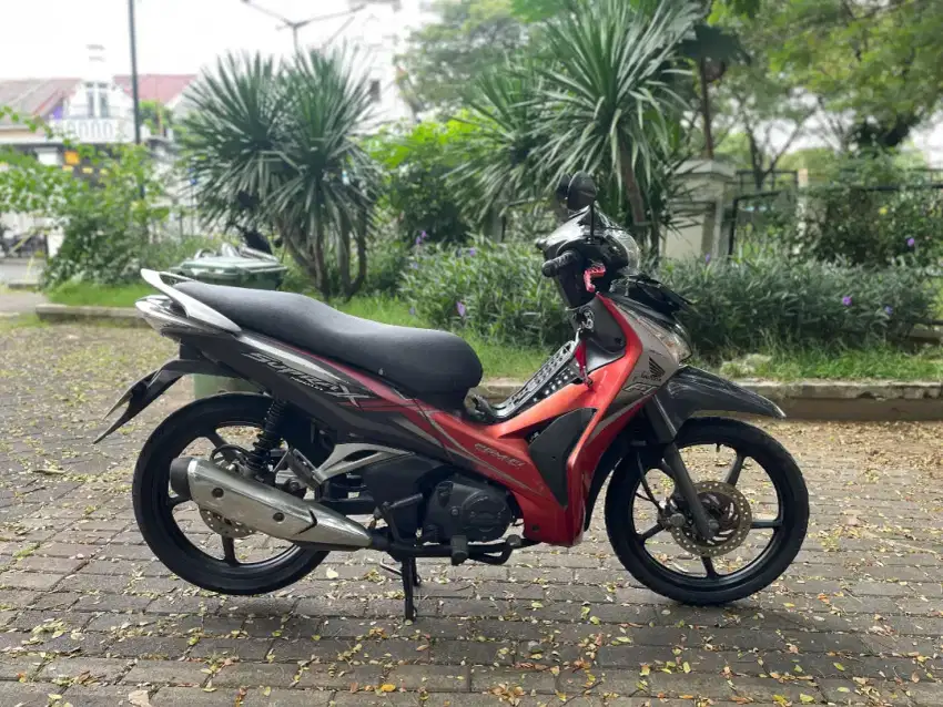SUPRA X HELM IN FI 2013 (TANGAN 1)