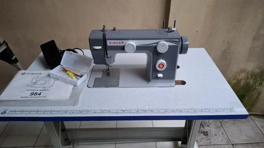 Mesin jahit singer portable