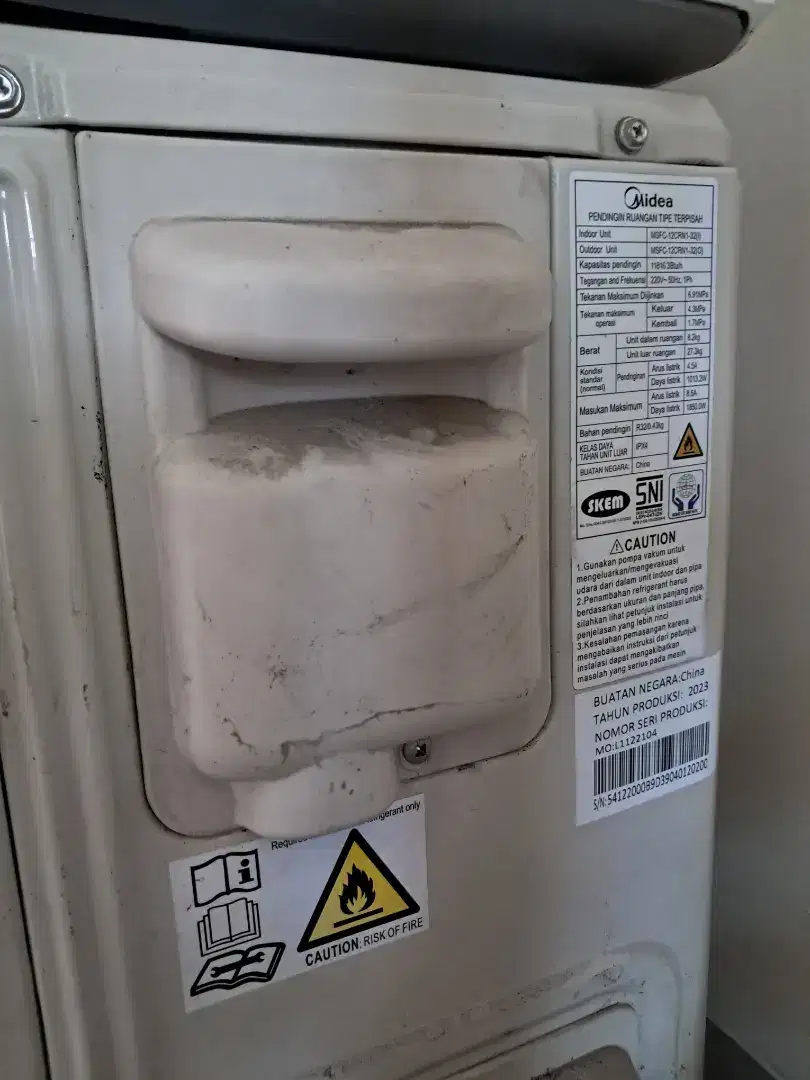 AC Midea 1.5PK kondisi spt baru, garansi msh ada
