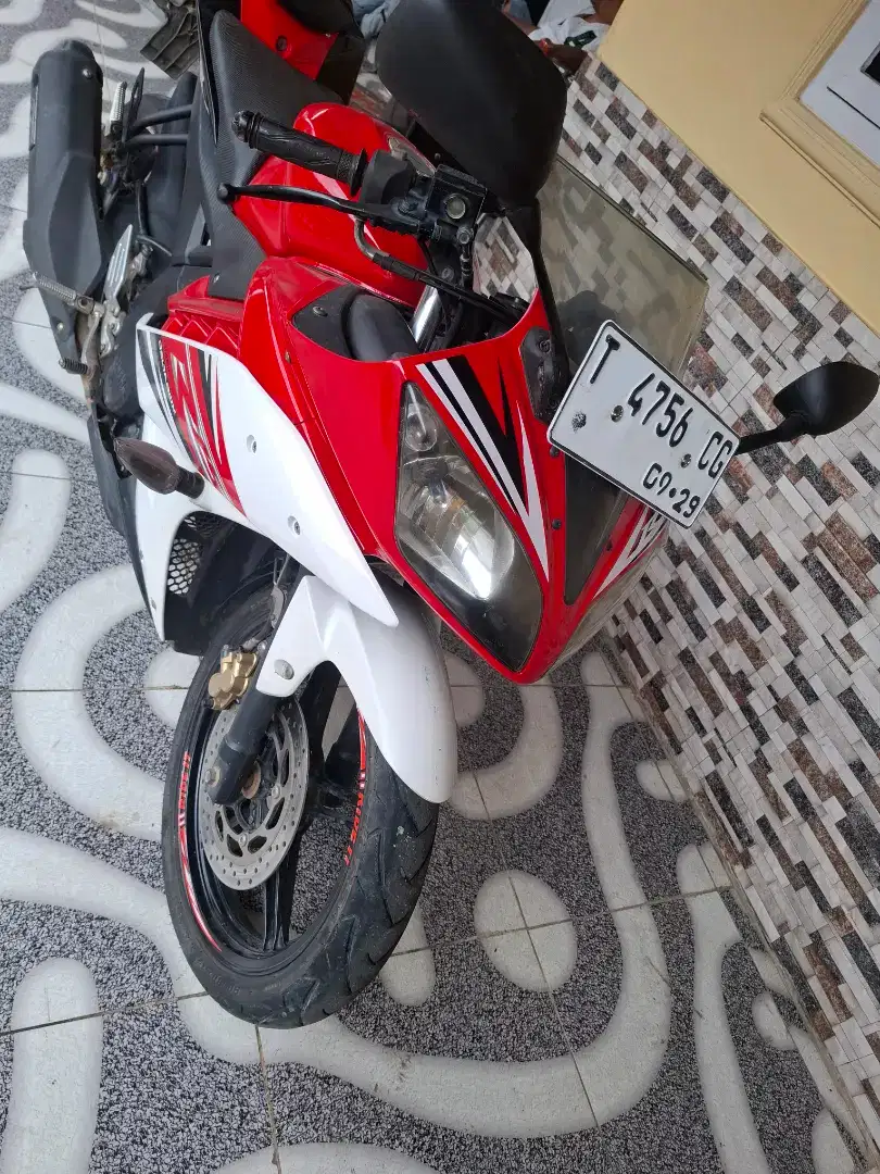 Yamaha R 15 plat T