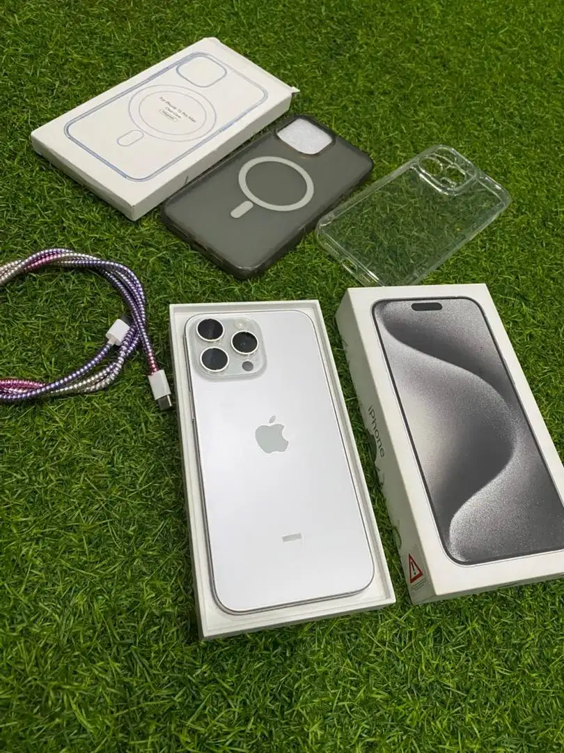 Iphone 15 pro max 256 iBox digimap garansi on Mei 2025 like new