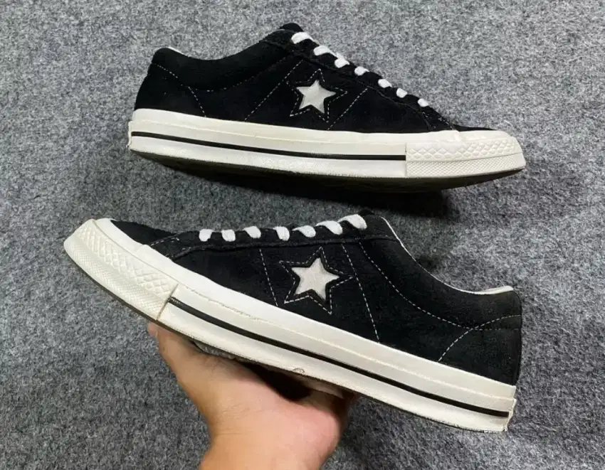 JUAL CONVERSE ONE STAR SUEDE BW SIZE 42