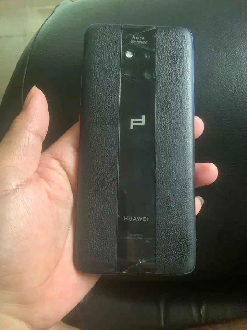 Huawei Mate 20 RS Porsche Design 8/512 Langka dan Mewah