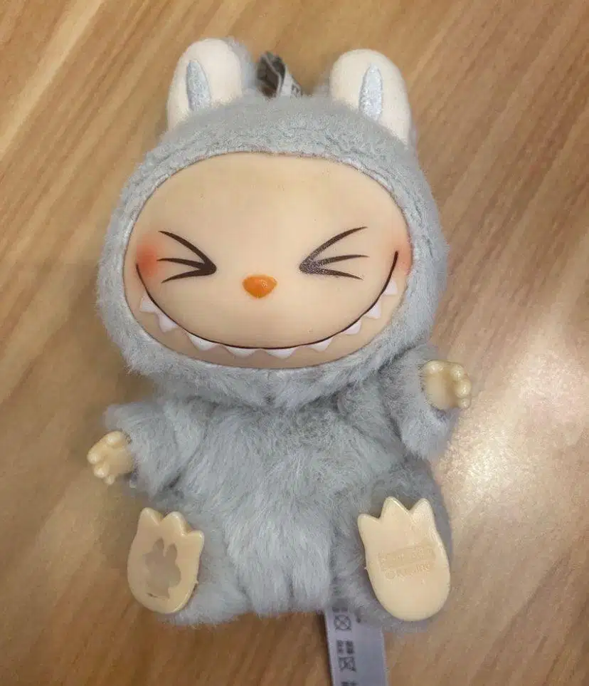 Dijual labubu pop mart