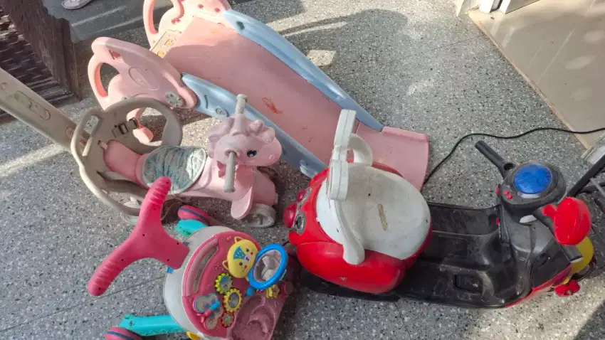 Mainan anak perosotan motor aki dorongan anak