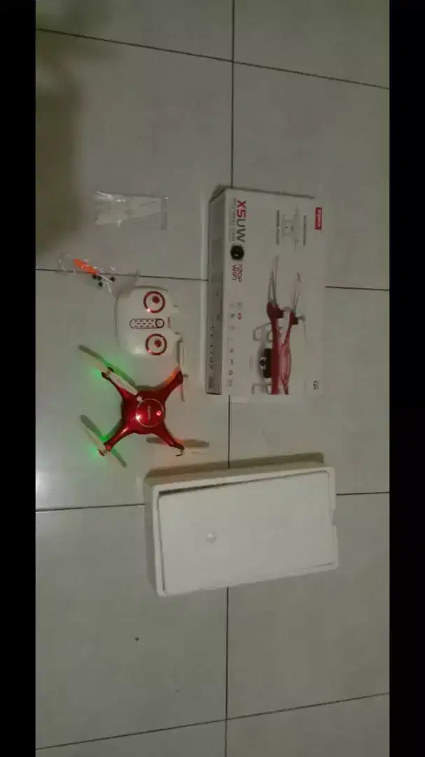 Pesawat drone kamera Syma X5UW