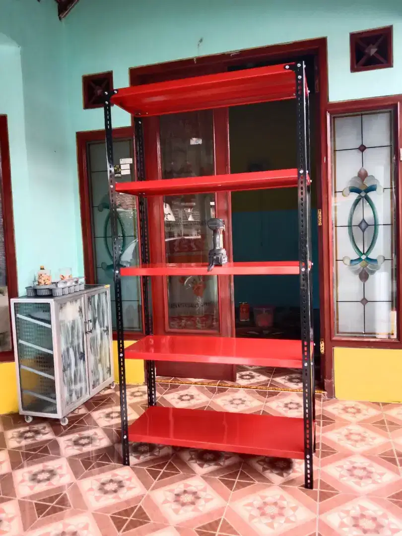 Rak besi siku lubang serbaguna