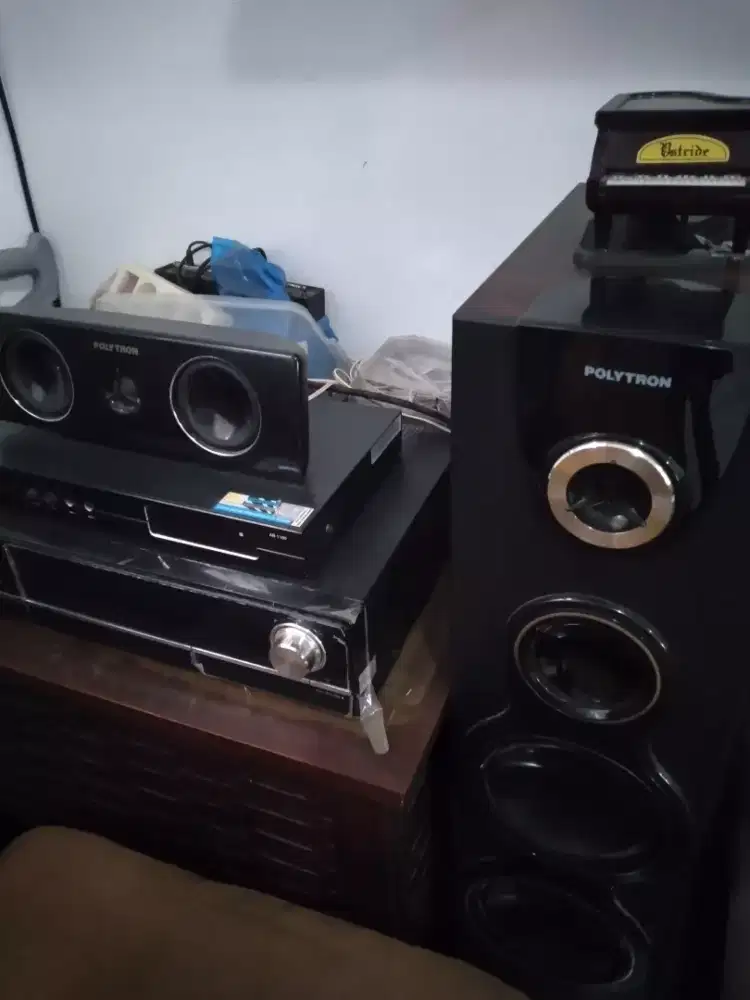 Jual Audio karaoke lengkap nih...masih baru..cuma dipake sekali
