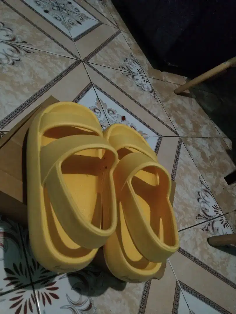 Sandal Slip on likenew