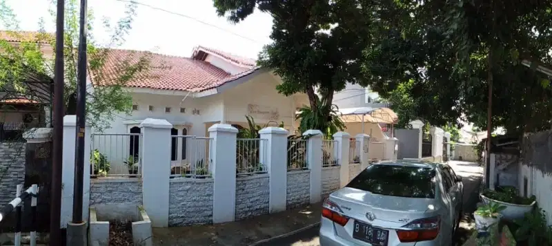 Dijual rumah bisa digunakan untuk usaha di Radio dalam