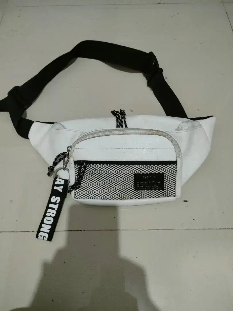 tas WB pinggang branded putih ok bgt