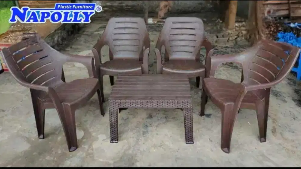 4 Kursi Plastik Napolly 1 Meja 70 x 45 napolly