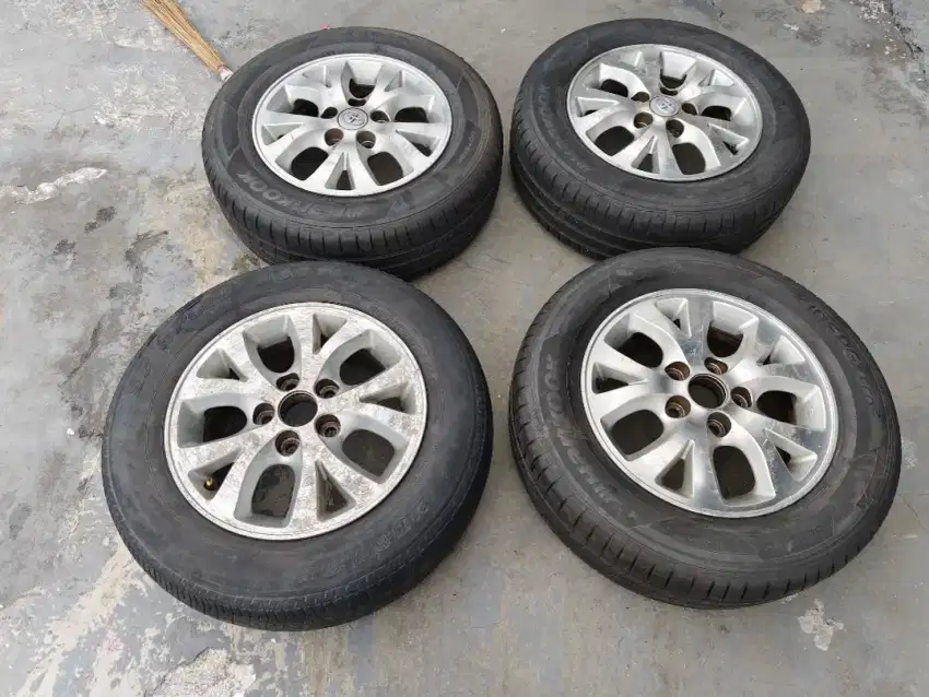 Velg dan Ban bekas Innova 205/65R15