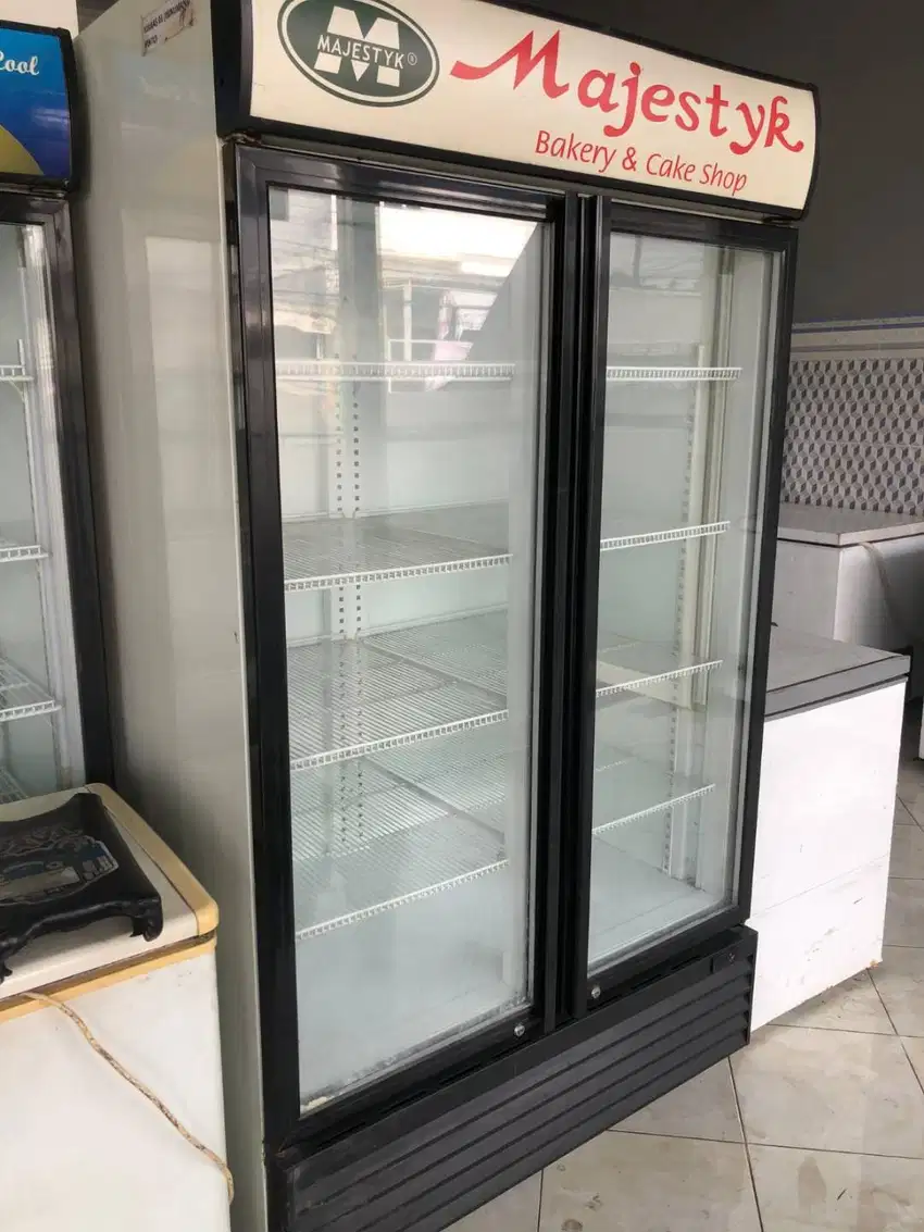 Dijual dan Disewakan Showcase Sansio 2 Pintu Murah dan Bergaransi