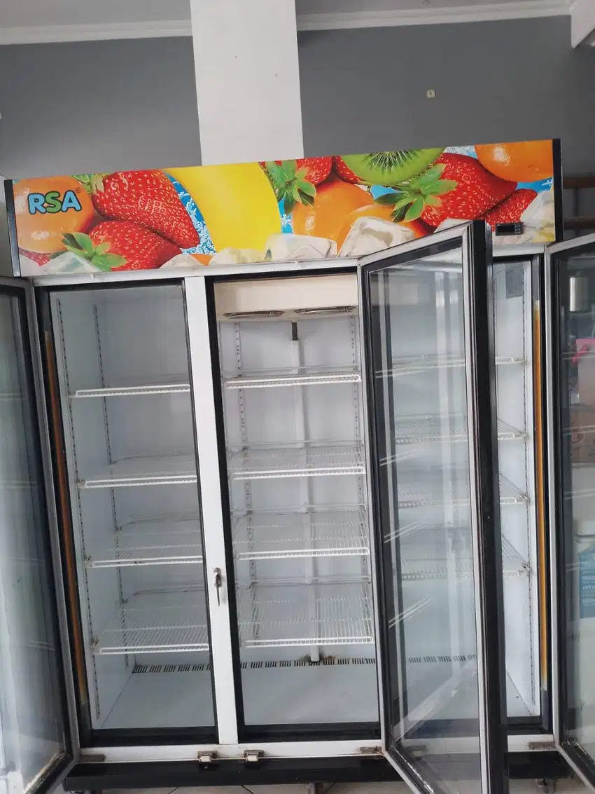 Dijual dan Disewakan Showcase RSA 3 Pintu Murah Jaya