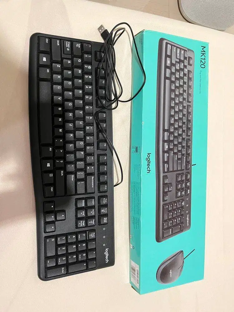 Paket Keyboard mouse Logitech + slim deskmat mouse pad neo by noir bab