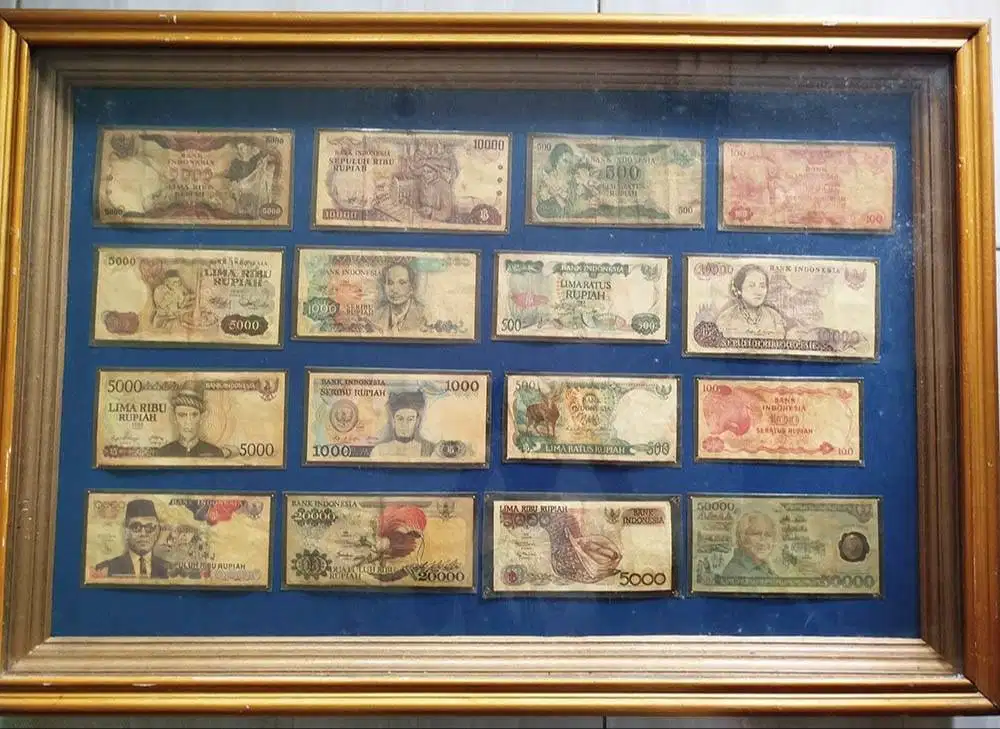 Koleksi Uang rupiah jadul/kuno total 2 pcs 4 pigura
