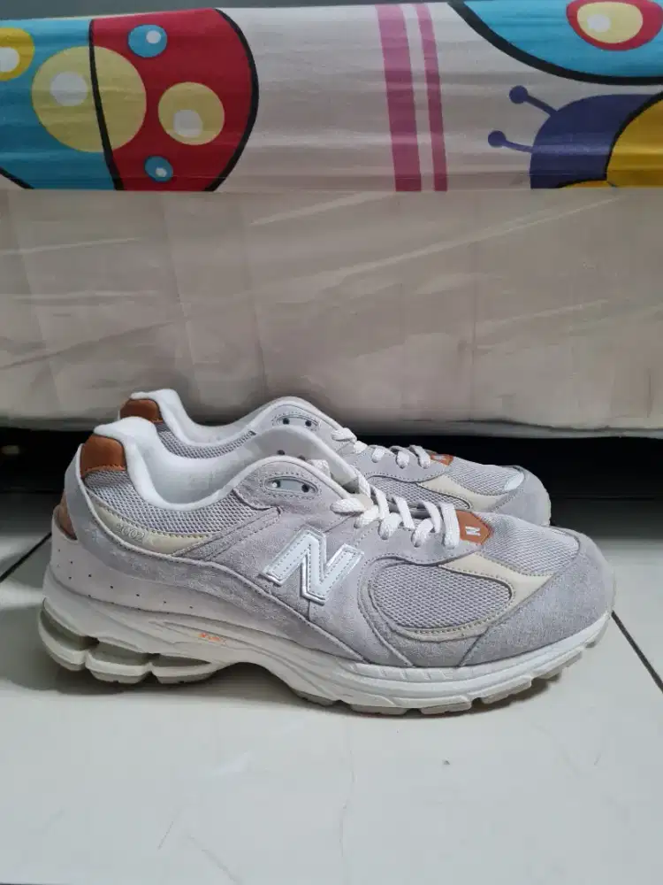 Sepatu NB 2002 R