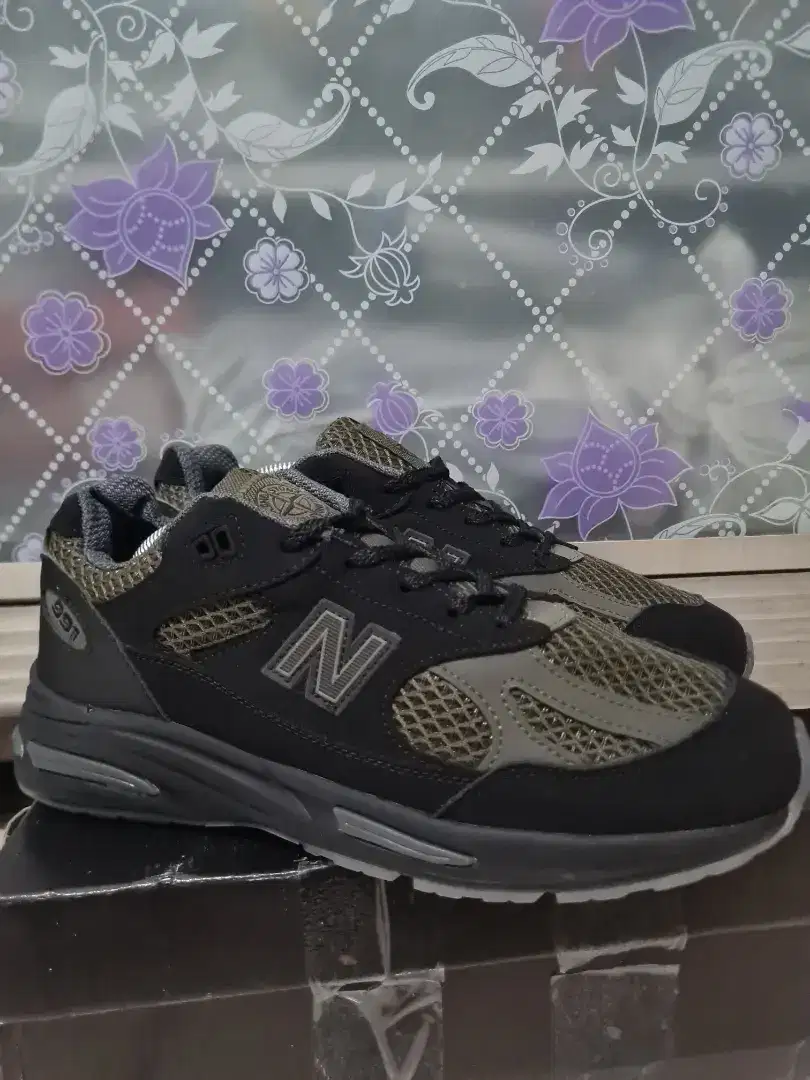 Sepatu NB V2 stone island
