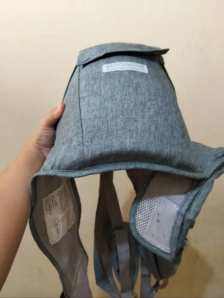 Gendongan m shape carrier moimom bonus airfit cuddle me