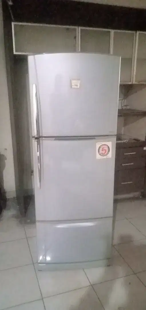 kulkas Toshiba 2pintu
